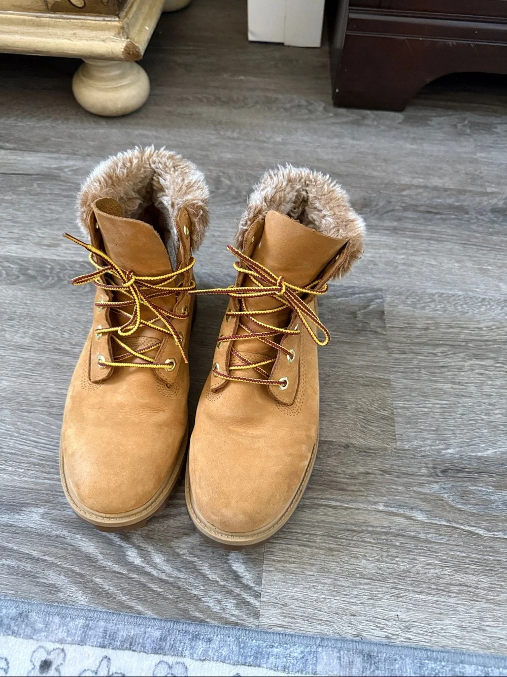 Timberland Wheat Suede Lace-Up Boots big girls size 5 Faux Fur Collar